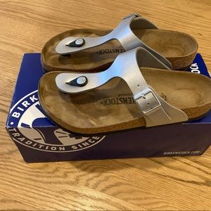 Women’s Silver Gizeh Birkenstock’s Size 36 - Worn Once!